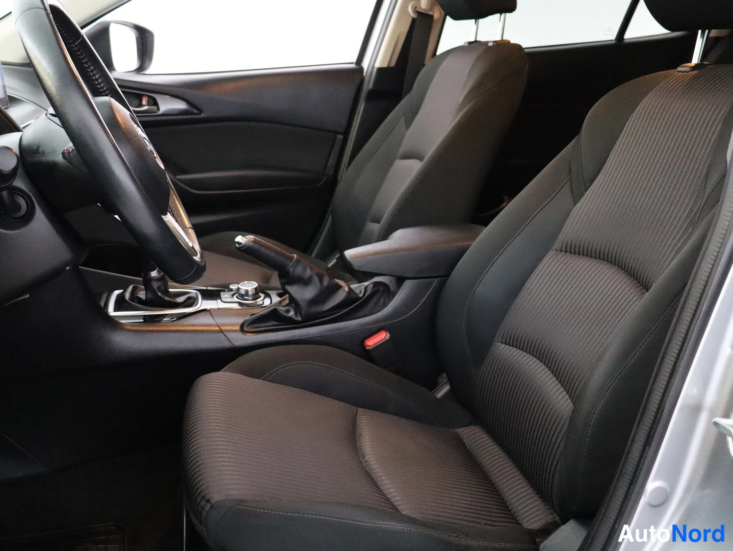Hopea Mazda Mazda3 2015, ohjaamo, kuva 9