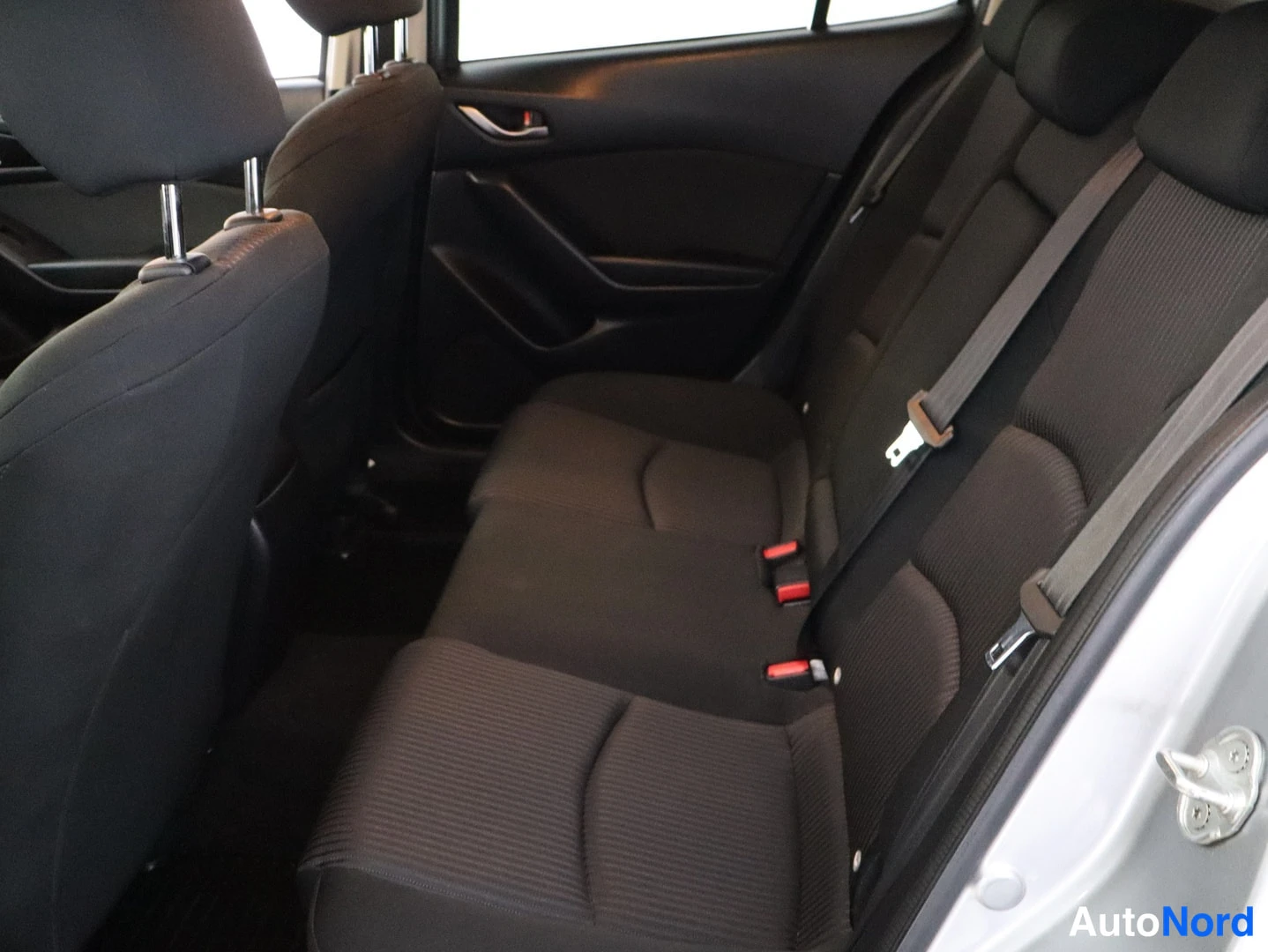 Hopea Mazda Mazda3 2015, takaistuimet, kuva 13