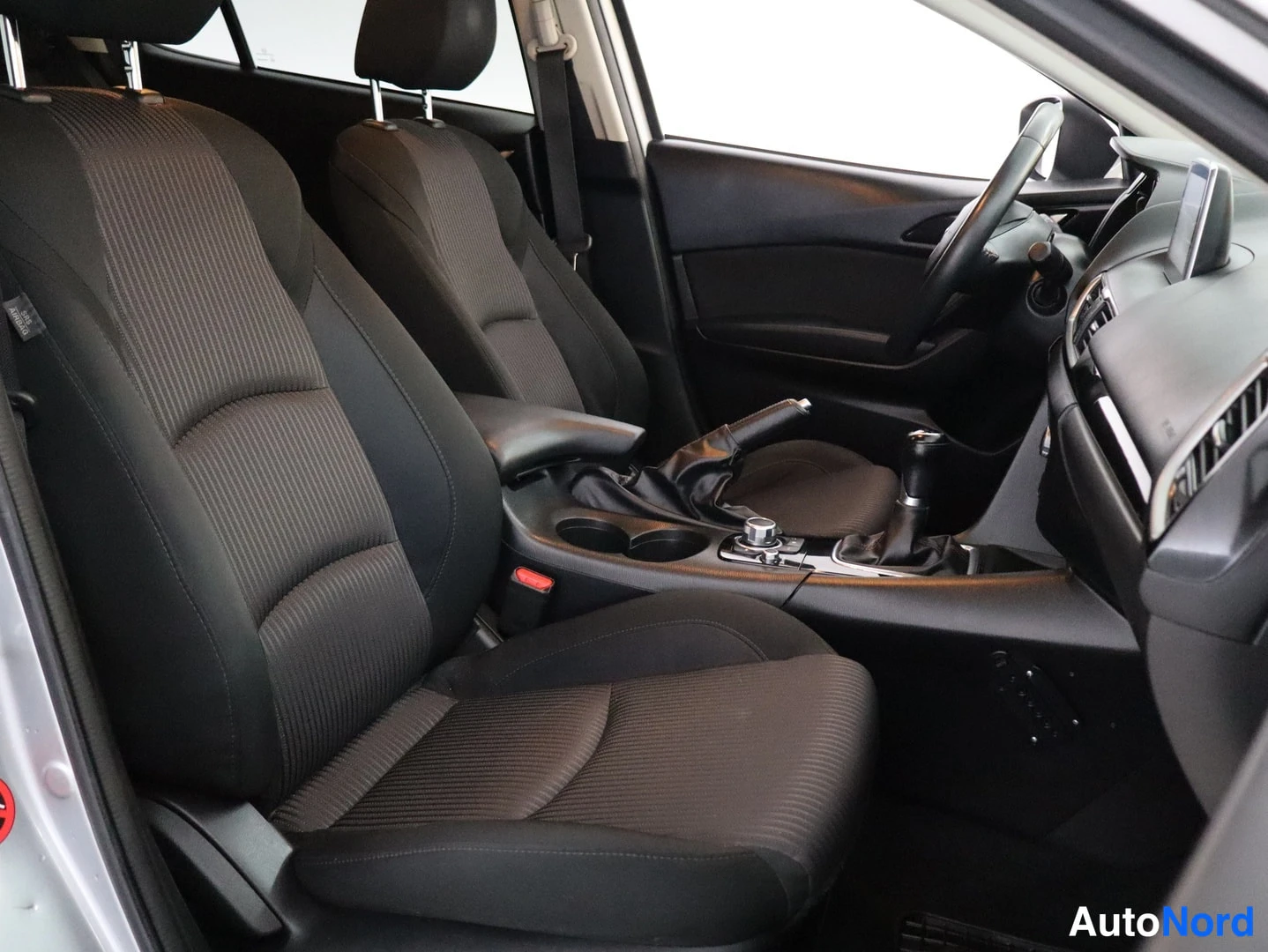 Hopea Mazda Mazda3 2015, ohjaamo, kuva 10