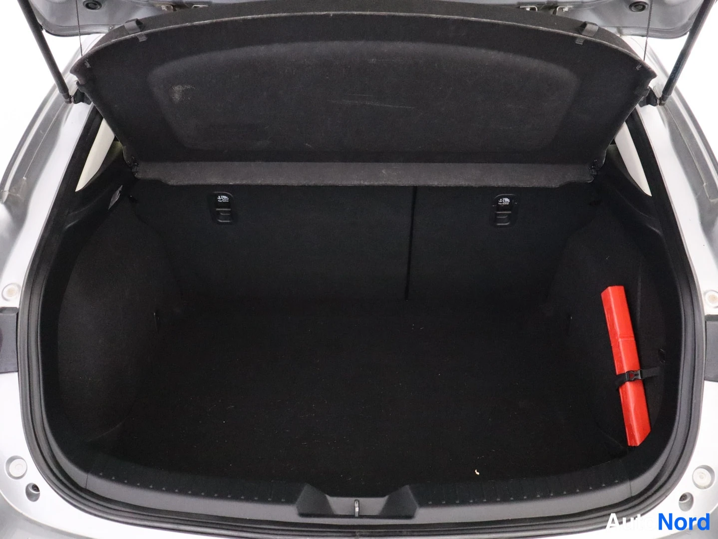 Hopea Mazda Mazda3 2015, tavaratila, kuva 15