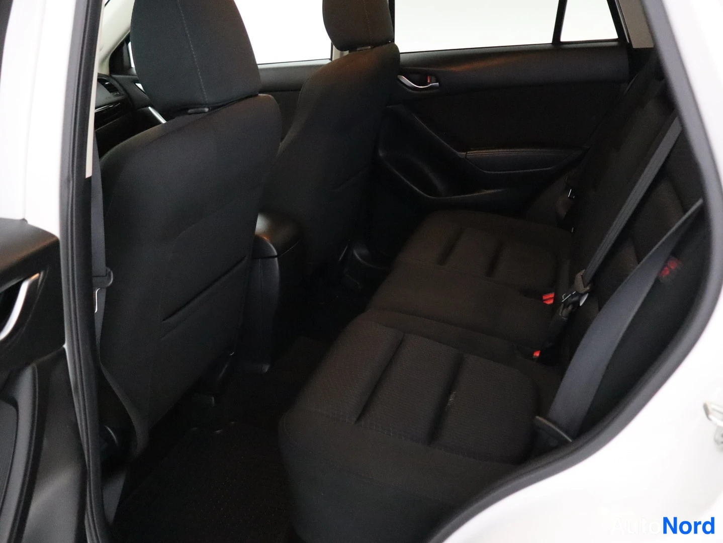 Valkoinen Mazda CX-5 2014, takaistuimet, kuva 11
