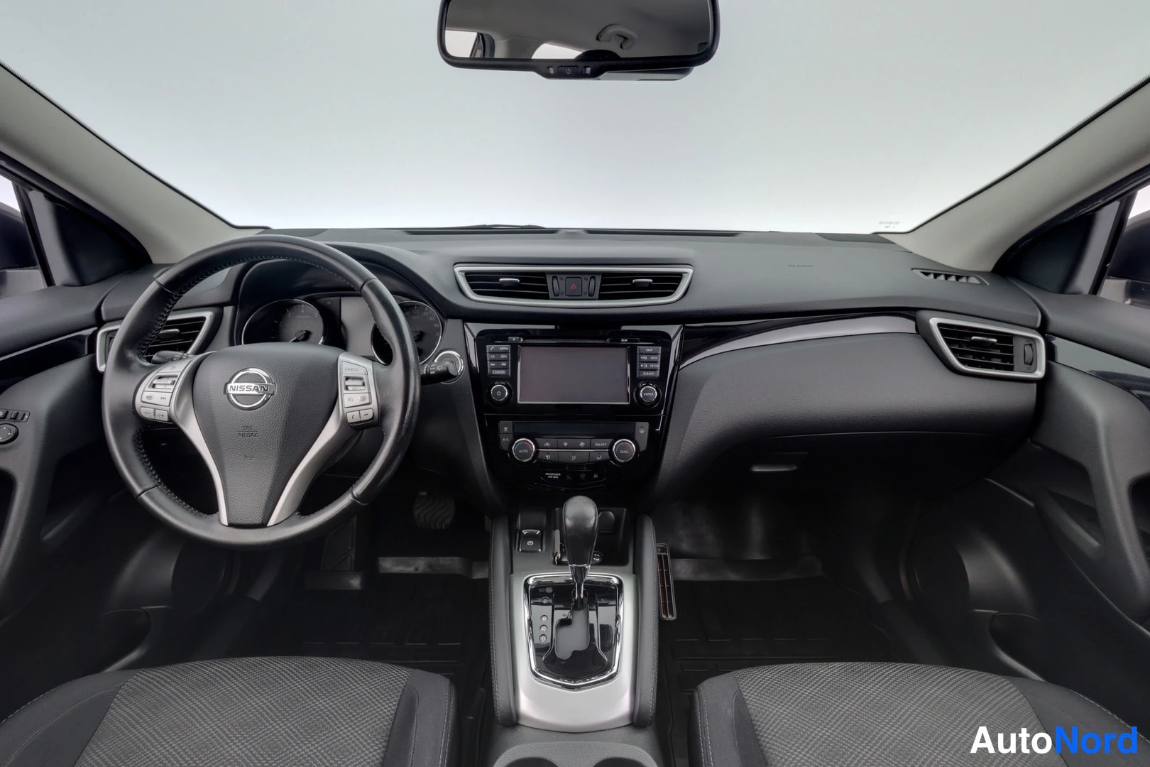 Ruskea Nissan Qashqai 2017, ohjaamo, kuva 7
