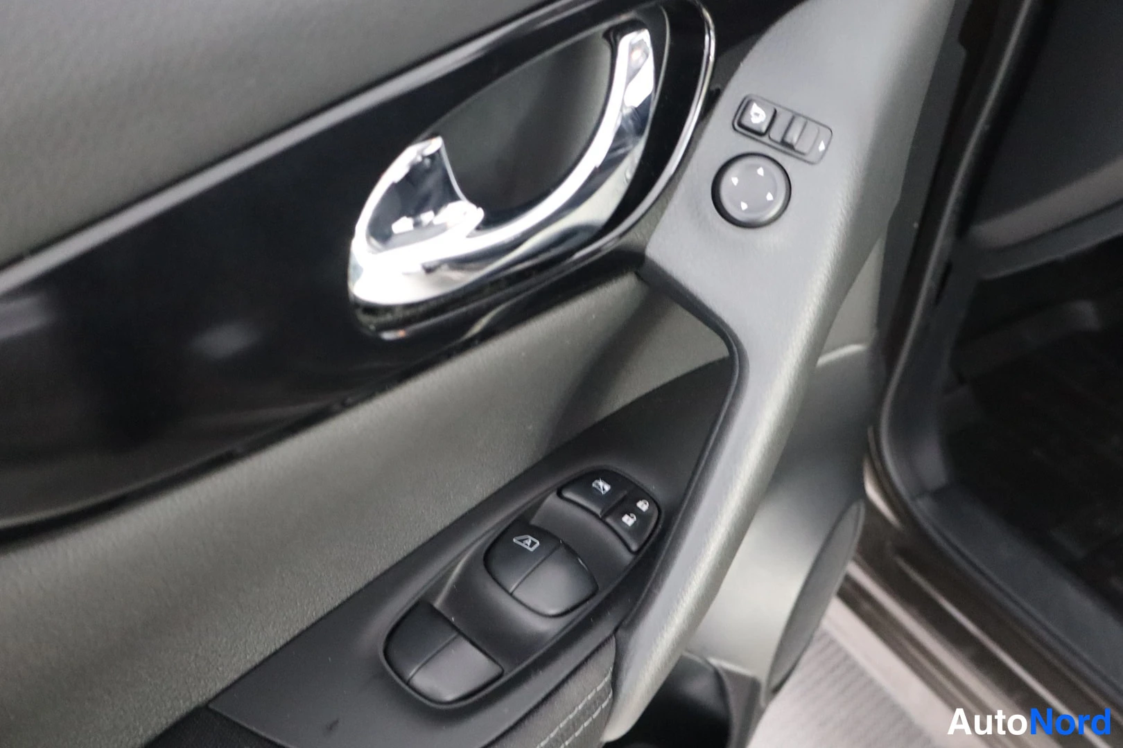 Ruskea Nissan Qashqai 2017, yksityiskohta, kuva 14