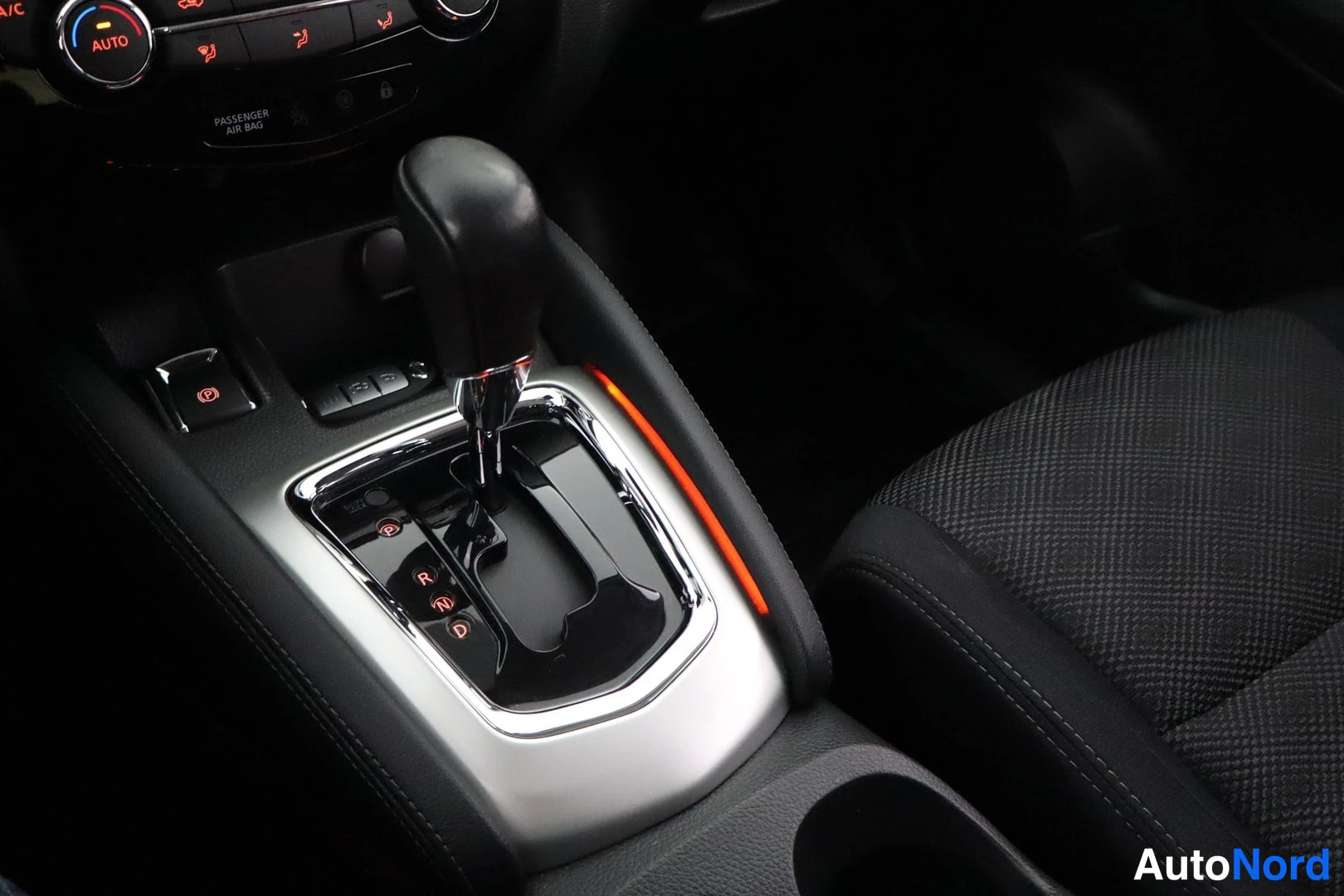 Ruskea Nissan Qashqai 2017, yksityiskohta, kuva 21
