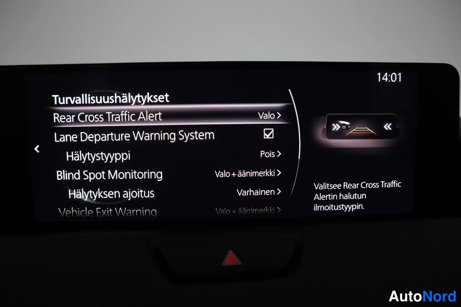 Punainen Mazda CX-60 2022, yksityiskohta, kuva 17