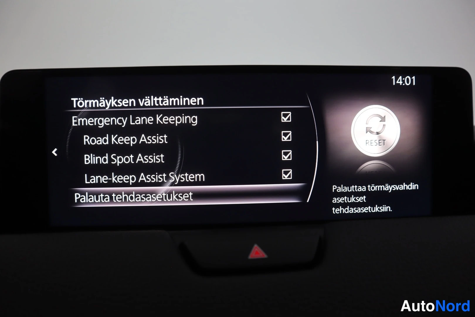 Punainen Mazda CX-60 2022, kuva 24