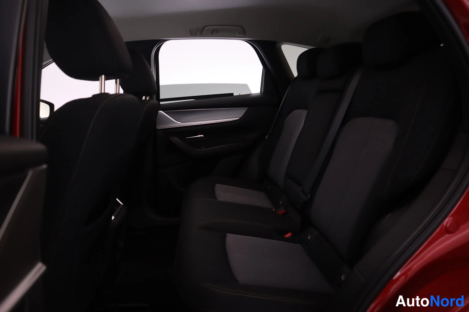 Punainen Mazda CX-60 2022, kuva 33