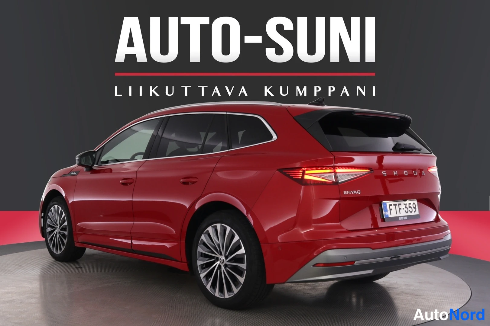 Punainen Skoda Enyaq 2025, takaviisto, kuva 8