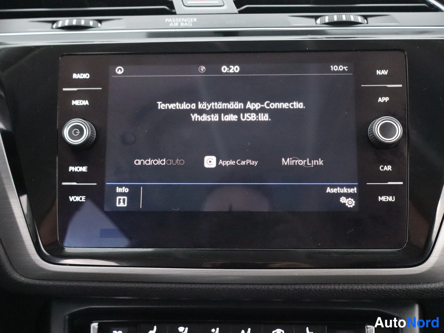 Valkoinen Volkswagen Touran 2018, yksityiskohta, kuva 28