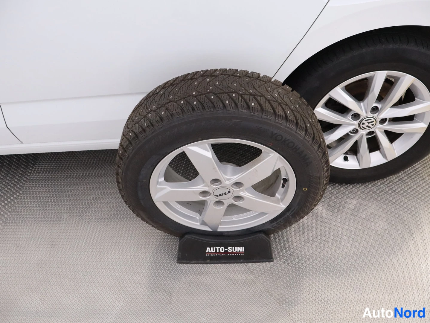 Valkoinen Volkswagen Touran 2018, yksityiskohta, kuva 35