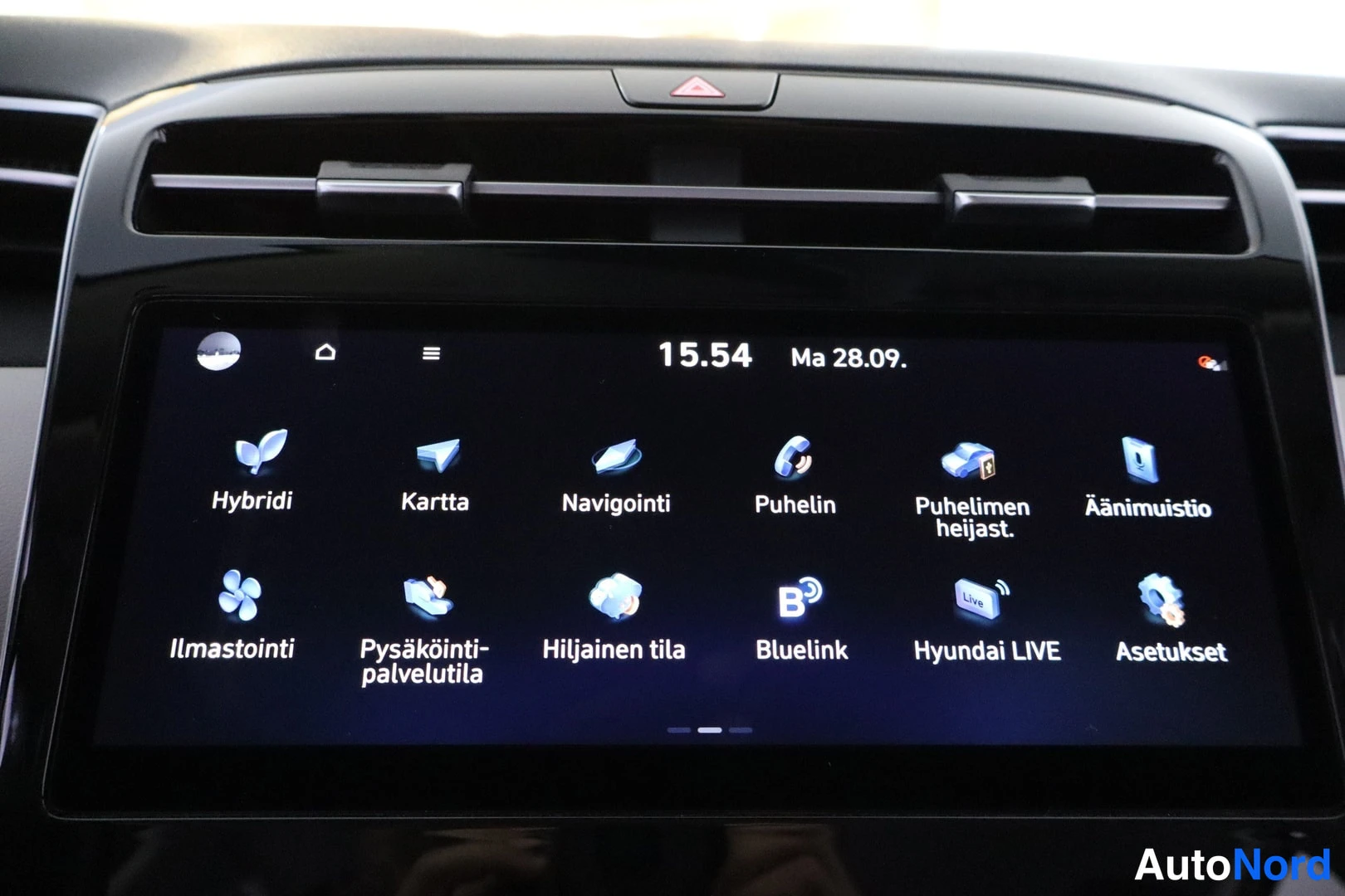 Muu: Hyundain infotainment-näytön päävalikko kuvakkeineen: Hybridi, Kartta, Navigointi, Puhelin, Puhelimen heijast., Äänimuistio, Ilmastointi, Pysäköintipalvelutila,