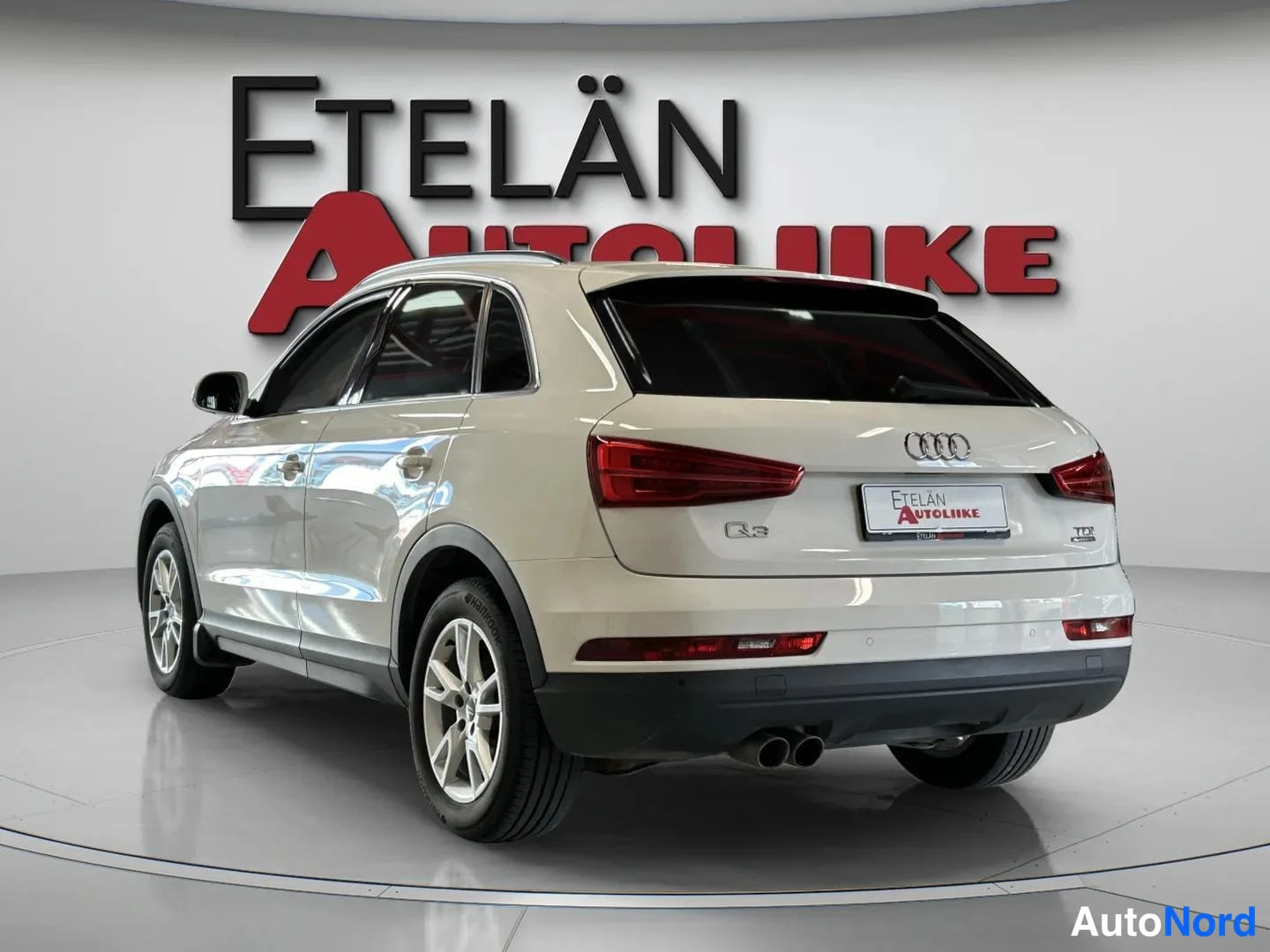 Valkoinen Audi Q3 2016, takaviisto, kuva 7