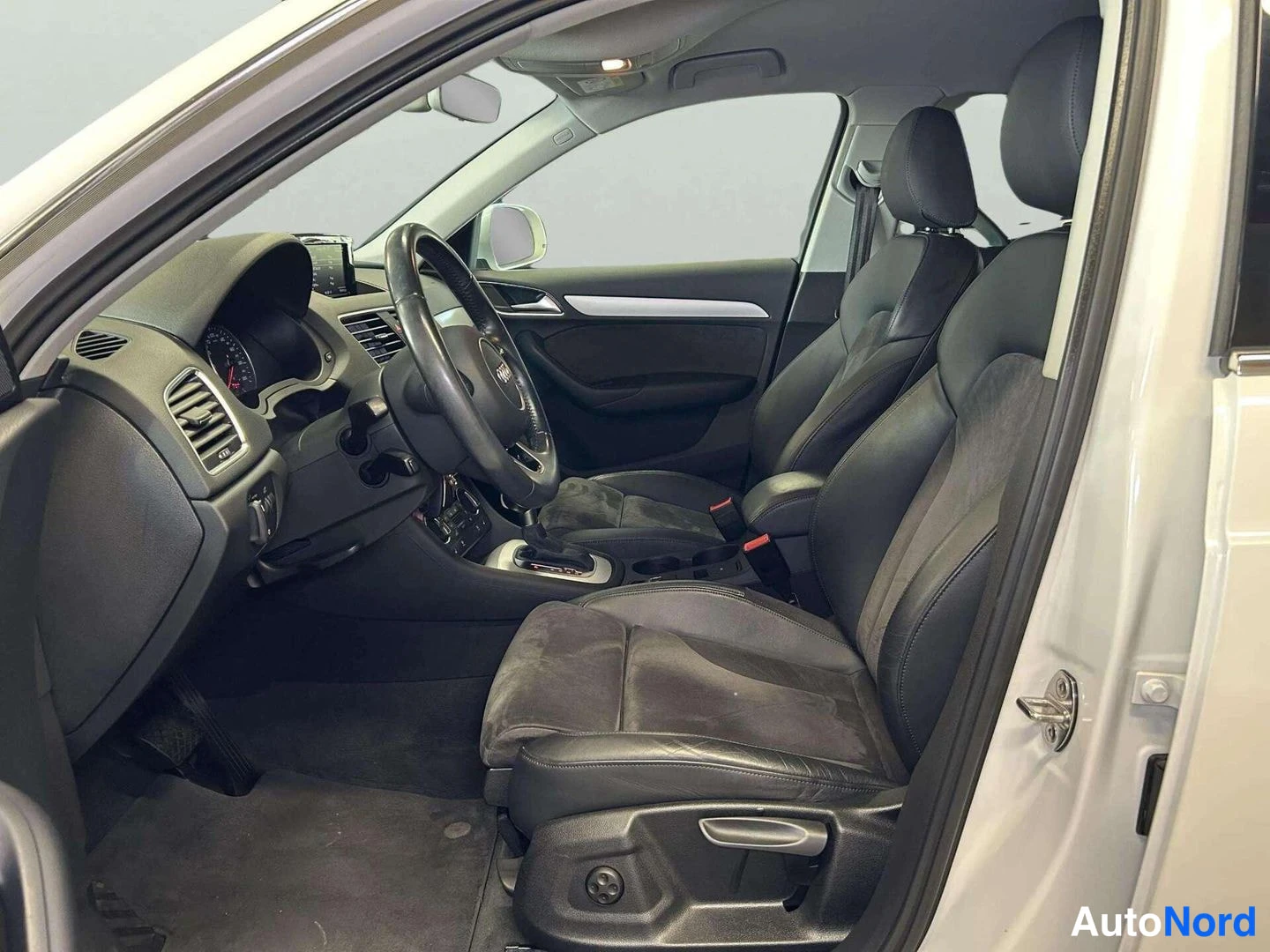 Valkoinen Audi Q3 2016, kuva 11