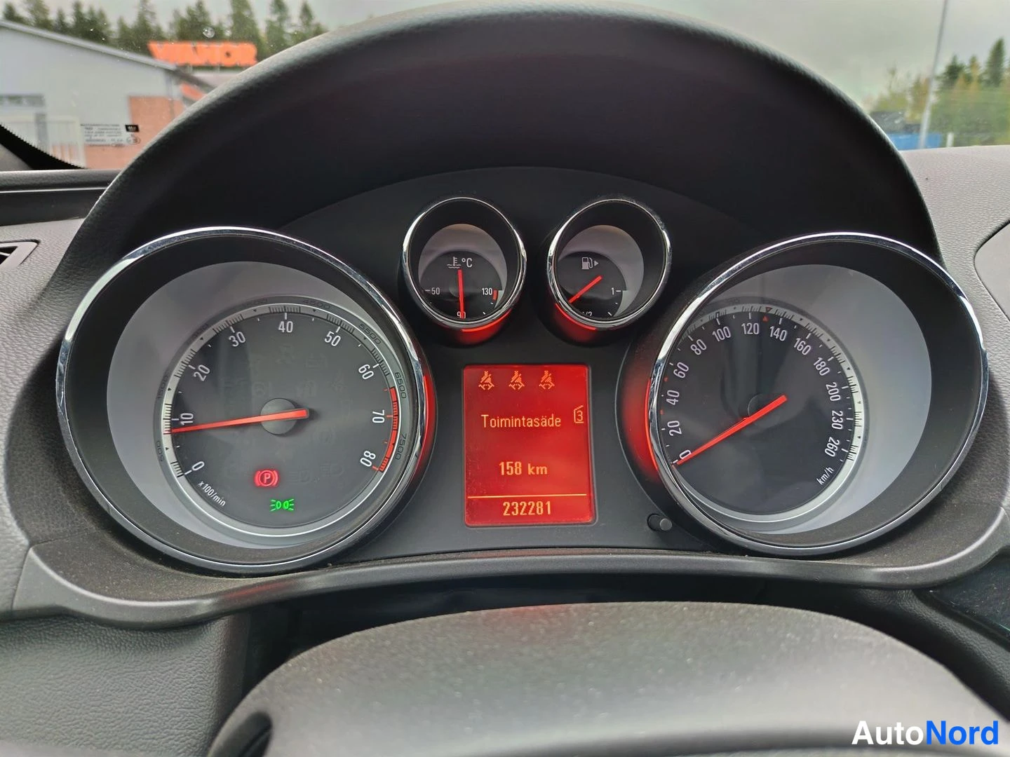 Muu: Instrument cluster with warning lights speedometer tachometer red digital display reading 158 km range and 232281 total distance