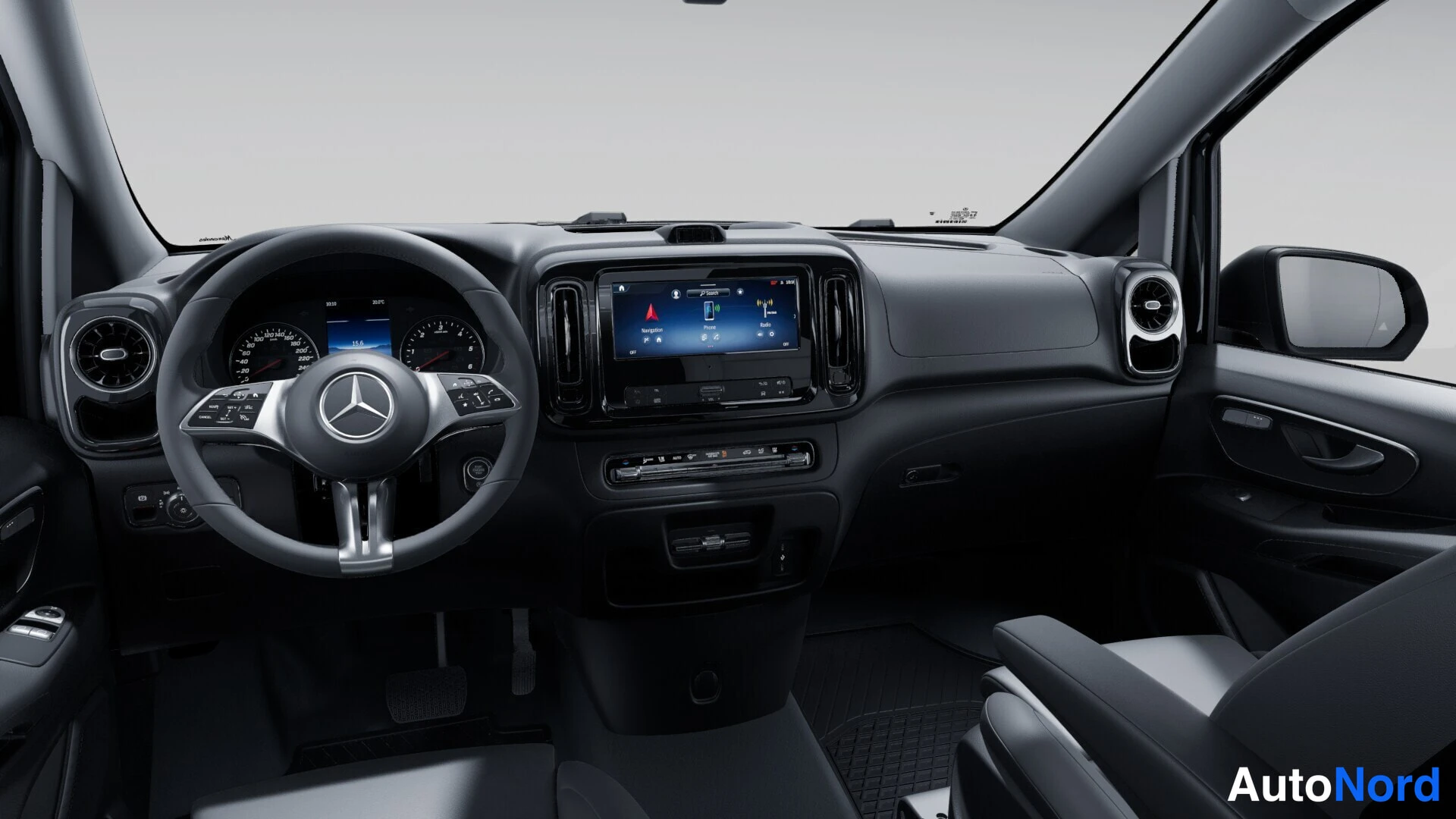 Muu: Mercedes-Benz Vito -auton ohjaamo: ohjauspyörä Mercedes-tähdellä, mittaristo ja keskiöön asennettu kosketusnäyttö.