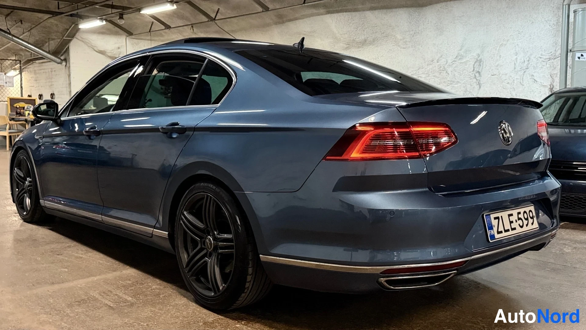 Sininen Volkswagen Passat 2015, takaviisto, kuva 12
