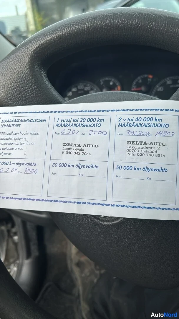 Muu: Huoltokirjan sivu rattia vasten: määräaikaishuoltomerkinnät 1–4 vuodelle, DELTA-AUTO Launi Levolan leima.