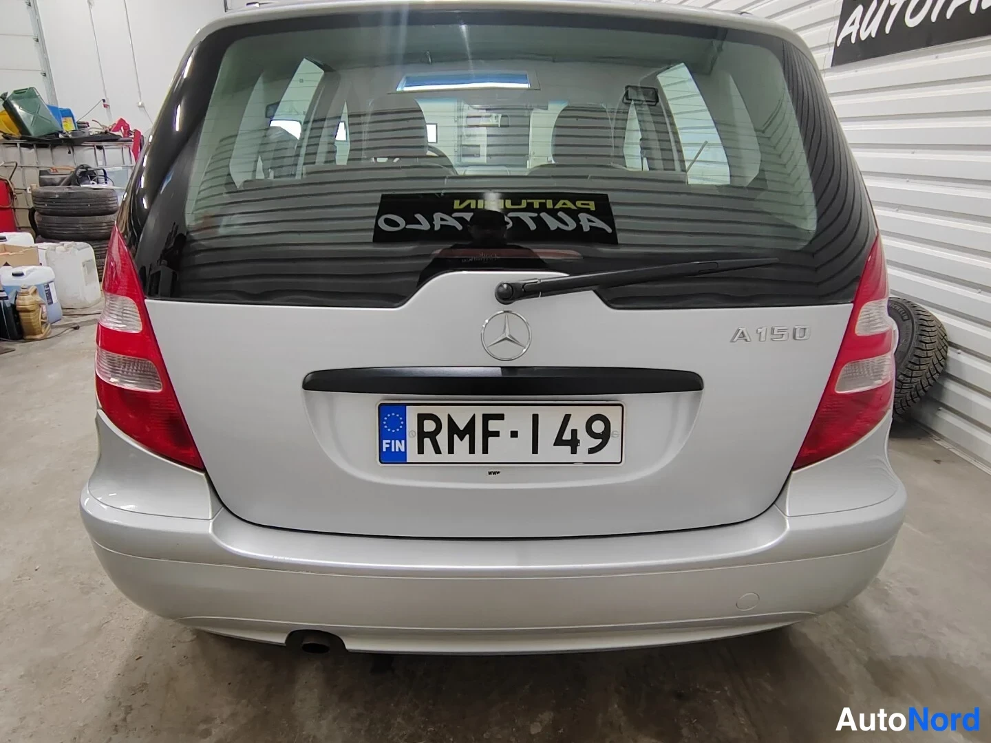 Takaa: Direct rear view of the silver Mercedes-Benz A 150 with '' license plate visible on the bumper.