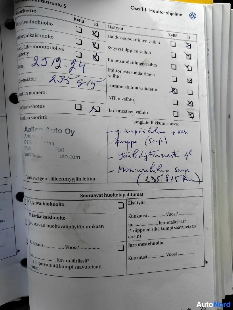 Yksityiskohta: Huoltokirjan sivu 'Osa 1.1. Huolto-ohjelma', huoltopäiväys 23.12.24 ja km-lukema 235945, huoltoliike Aatten Auto Oy.