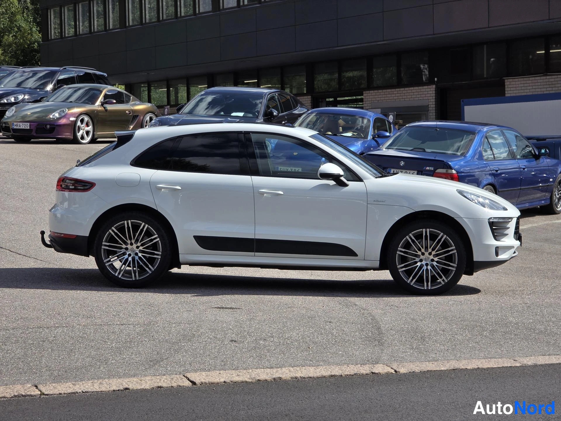 Valkoinen Porsche Macan 2014, ulkokuva 2