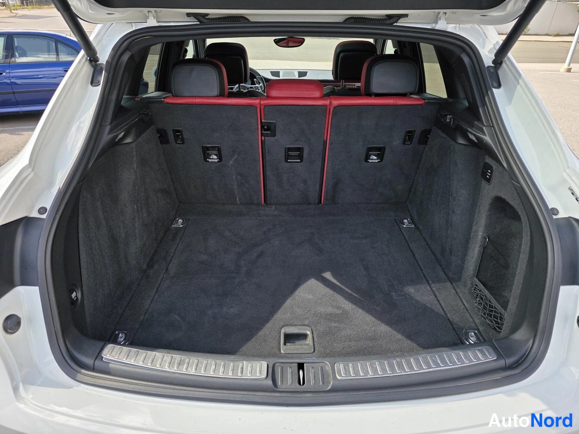 Valkoinen Porsche Macan 2014, ulkokuva 11