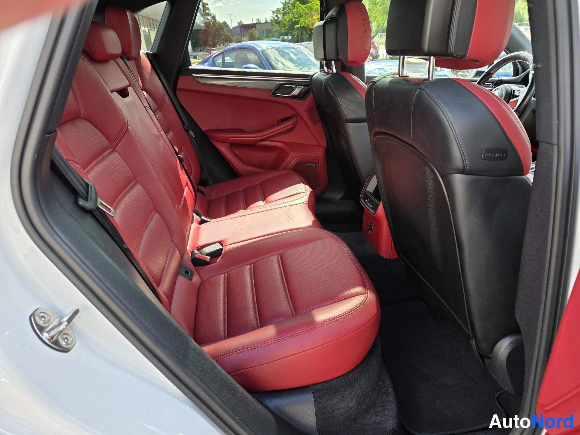 Valkoinen Porsche Macan 2014, ulkokuva 12