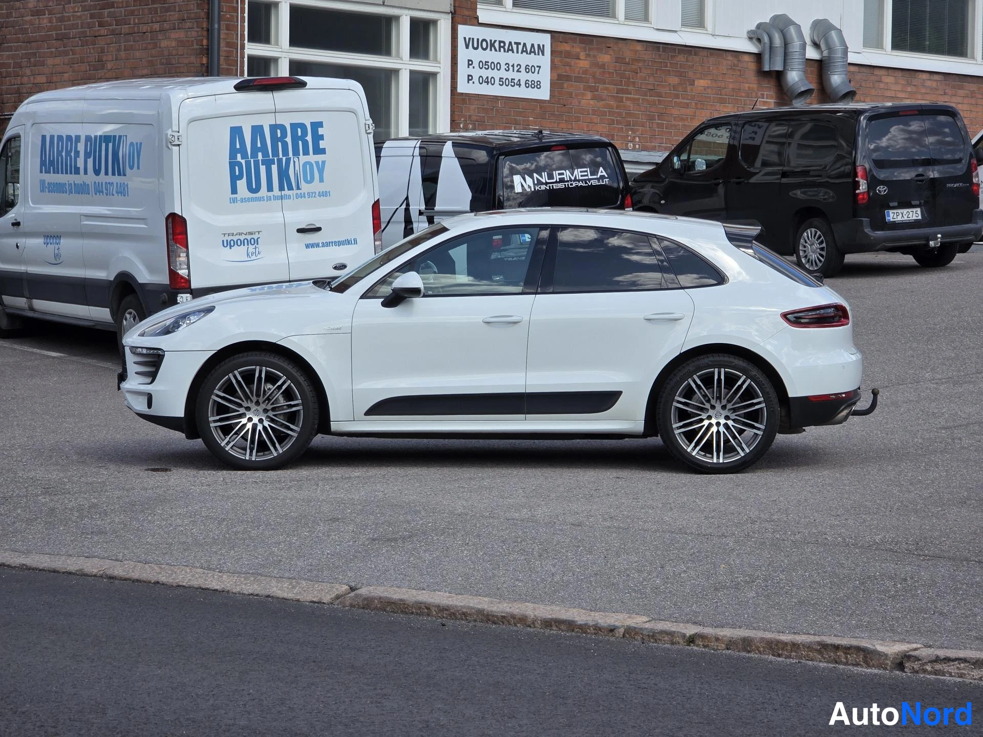 Valkoinen Porsche Macan 2014, ulkokuva 5