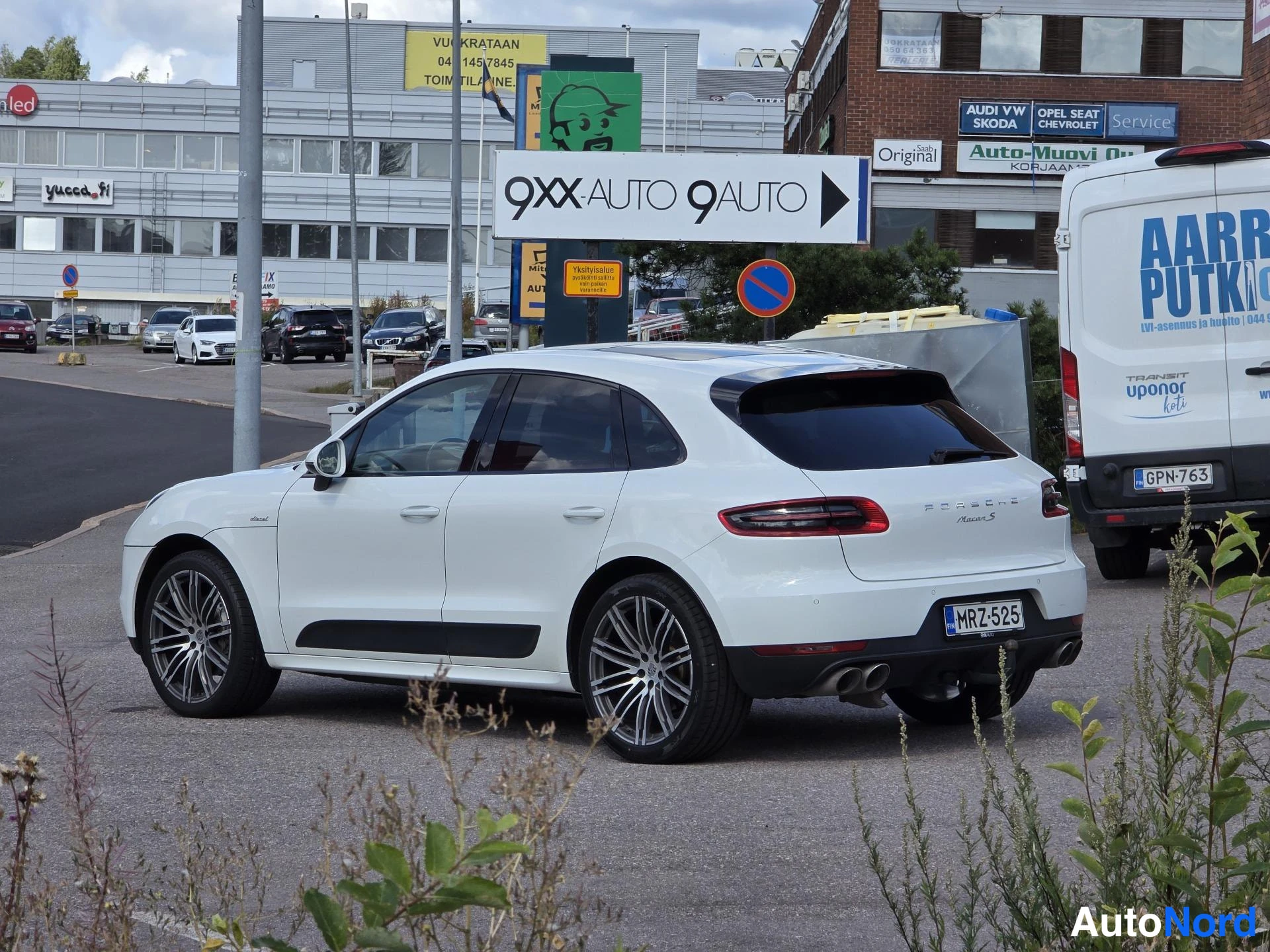 Valkoinen Porsche Macan 2014, ulkokuva 6