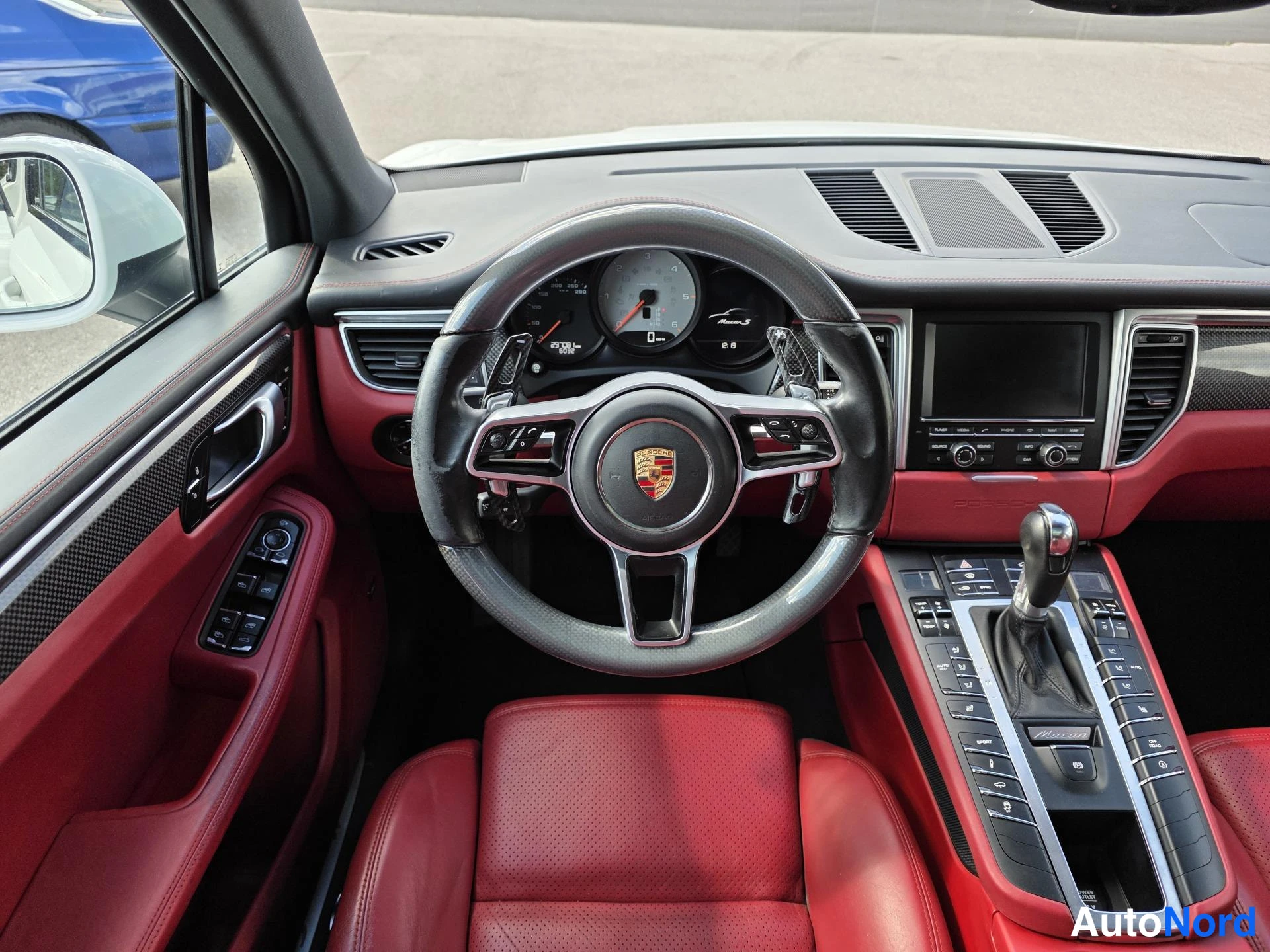 Valkoinen Porsche Macan 2014, ulkokuva 8