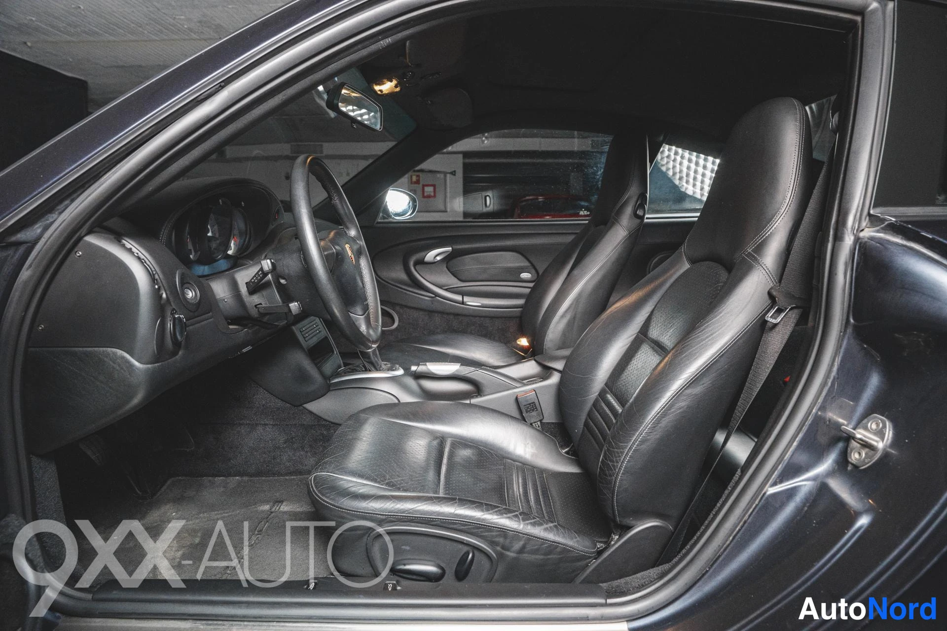 Musta Porsche 911 2003, ulkokuva 16