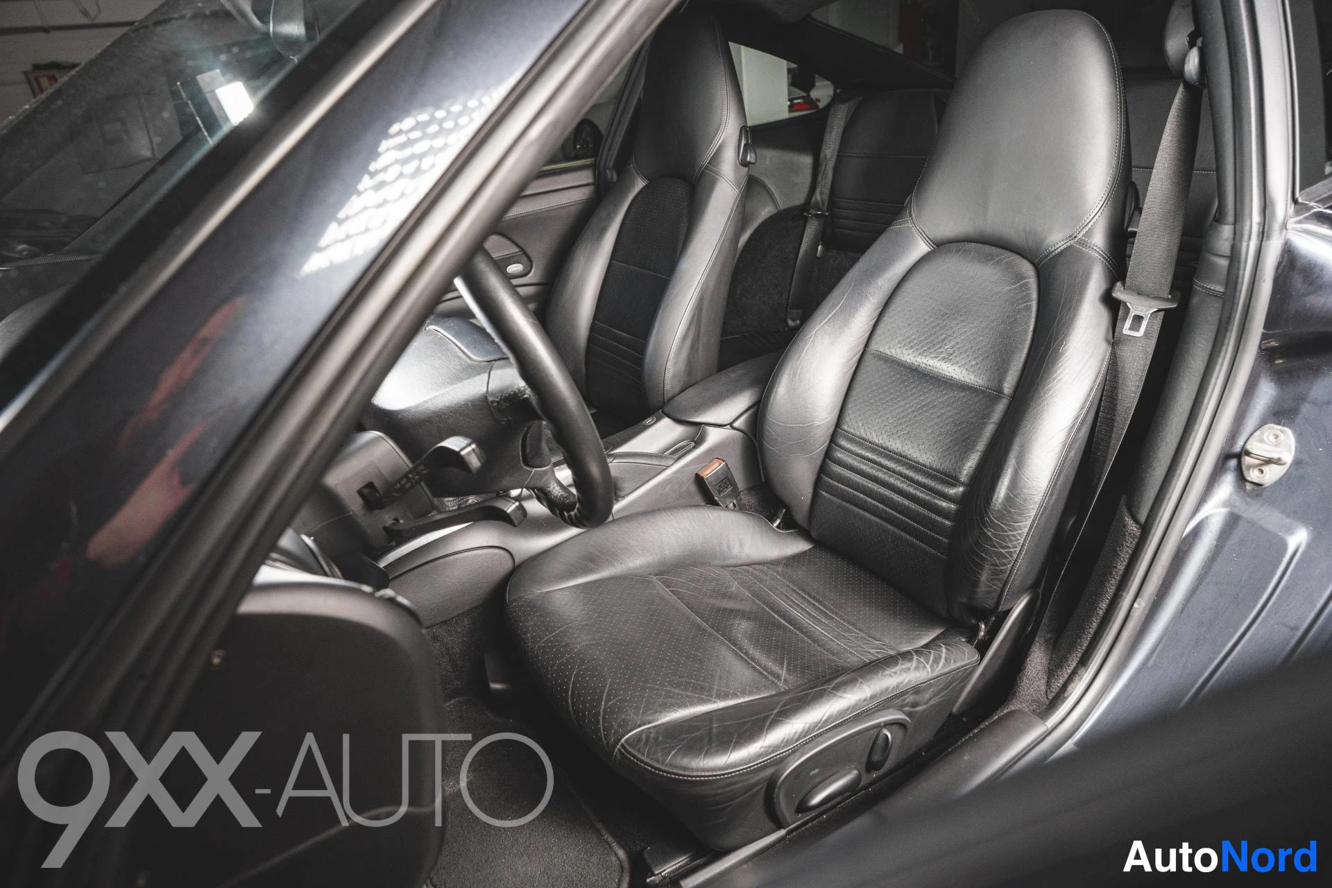 Musta Porsche 911 2003, ulkokuva 17
