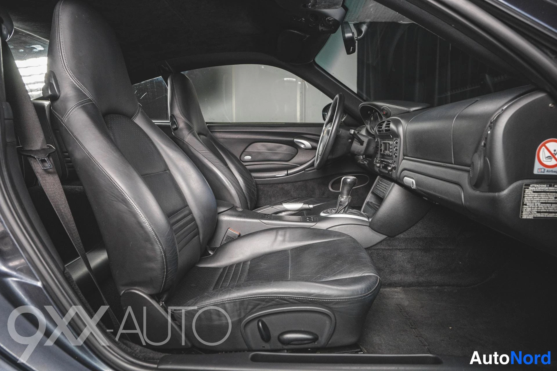 Musta Porsche 911 2003, ulkokuva 18