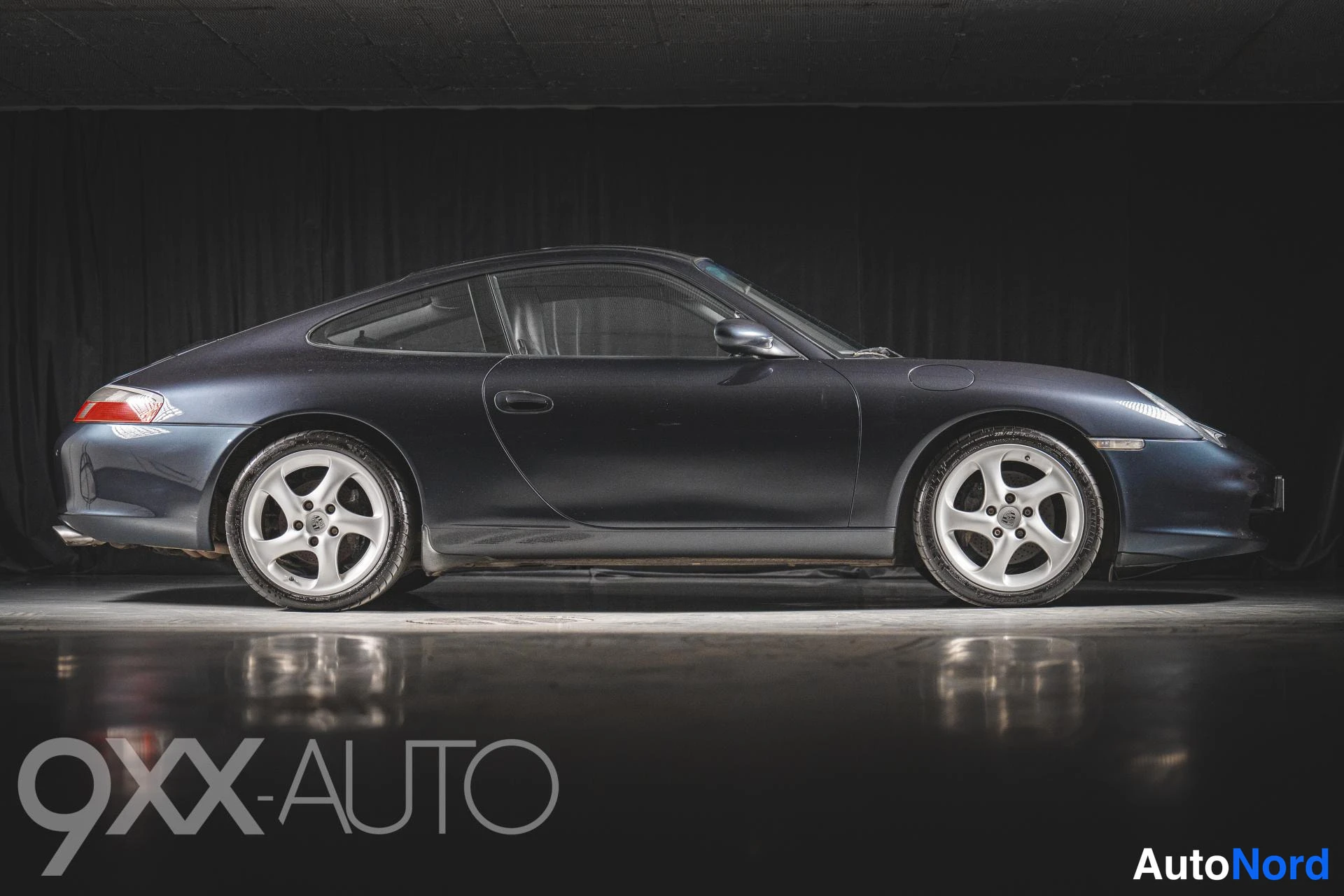 Musta Porsche 911 2003, ulkokuva 3