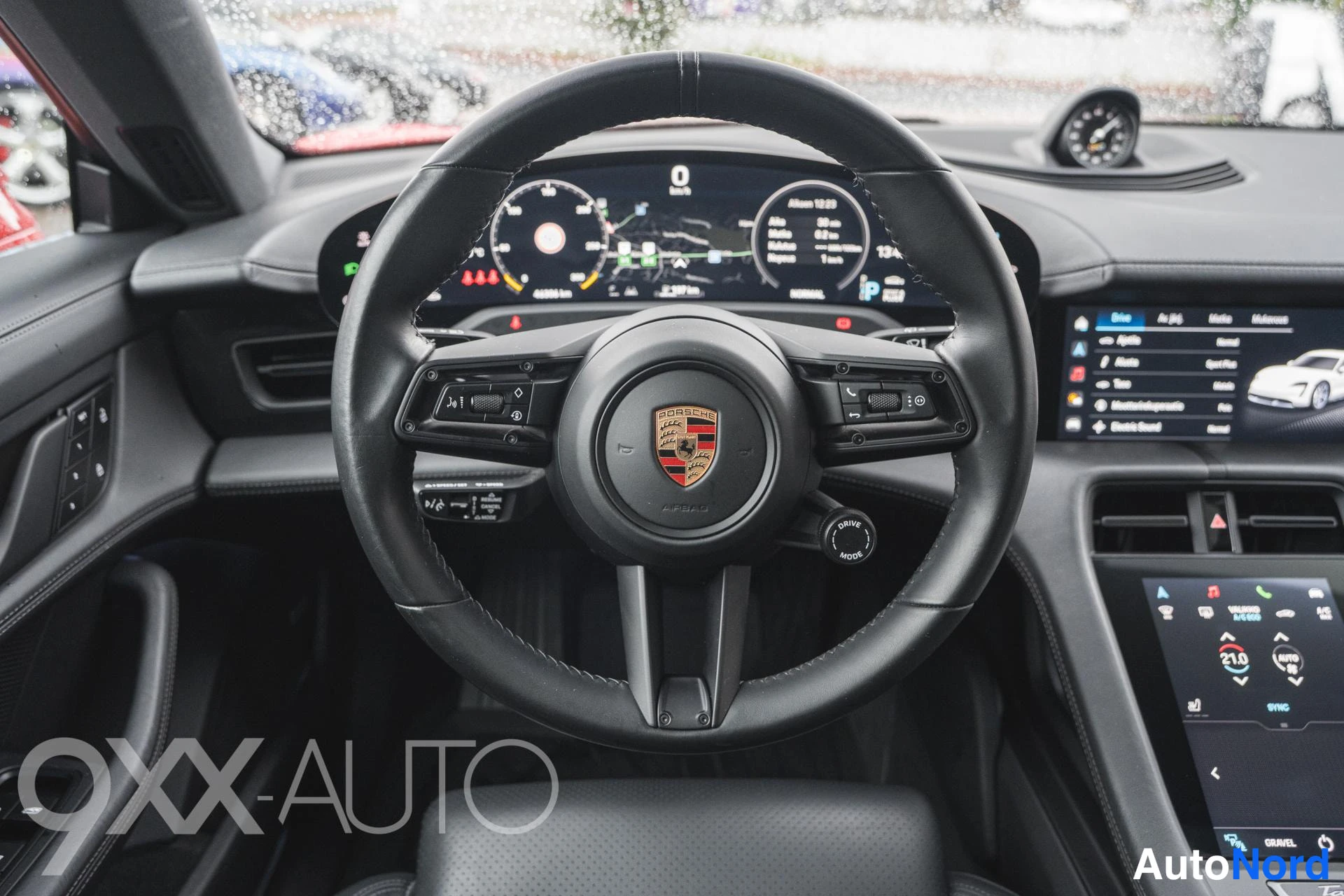 Punainen Porsche Taycan 4S 2023, ulkokuva 13
