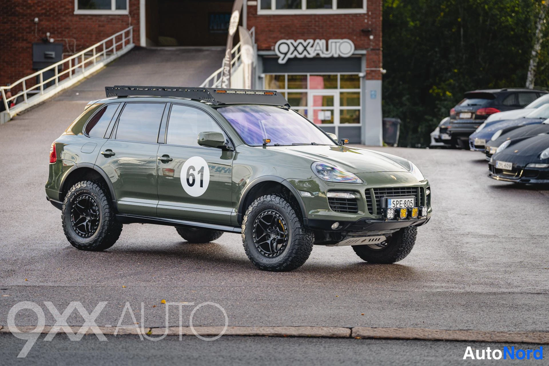 Vihreä Porsche Cayenne 2008, kuva 2