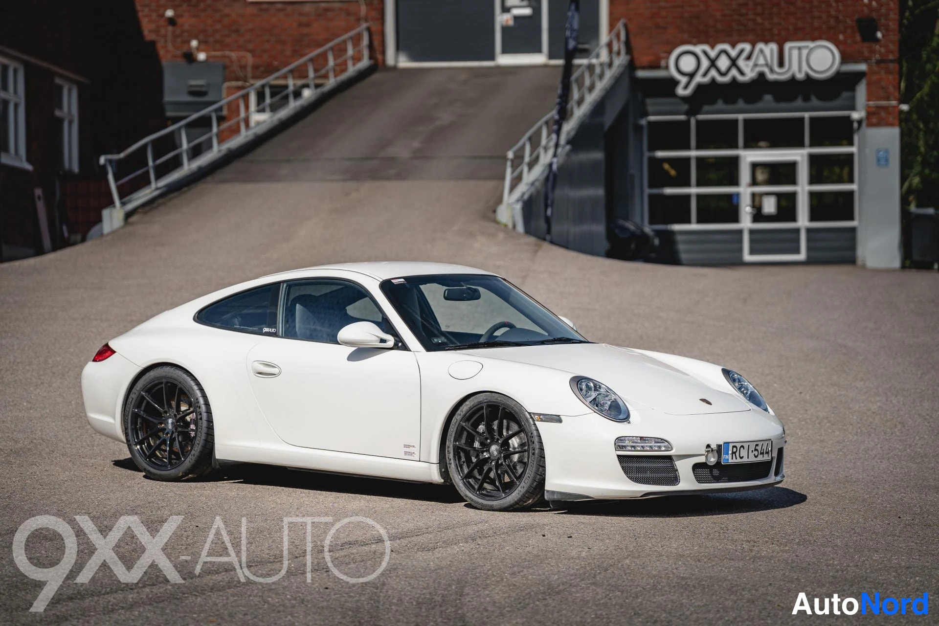 Valkoinen Porsche 911 2008, ulkokuva 1