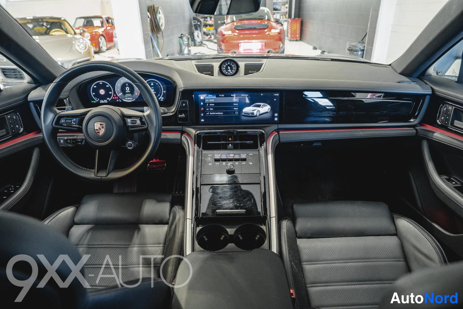 Musta Porsche Panamera 2024, ulkokuva 11