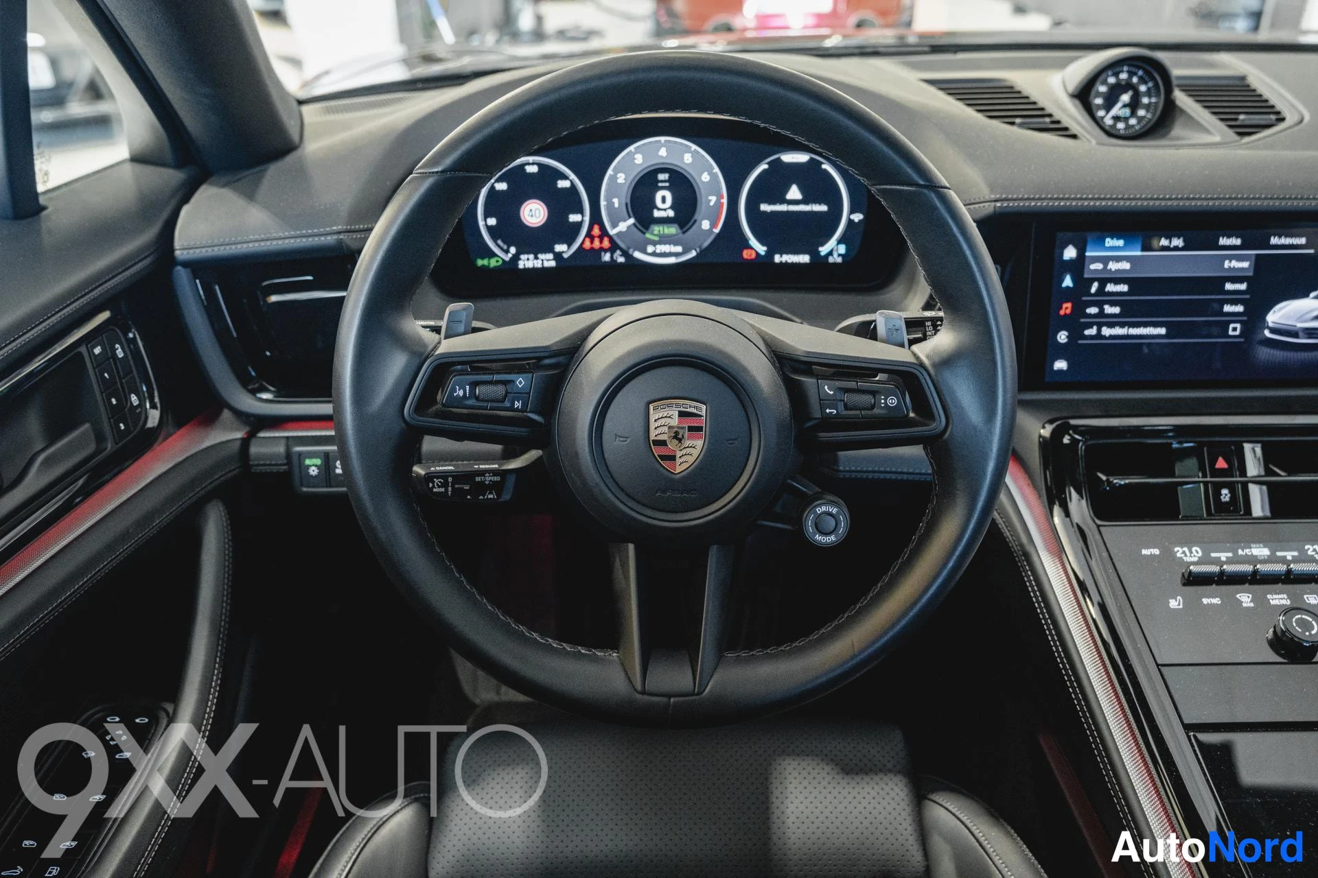 Musta Porsche Panamera 2024, ulkokuva 12