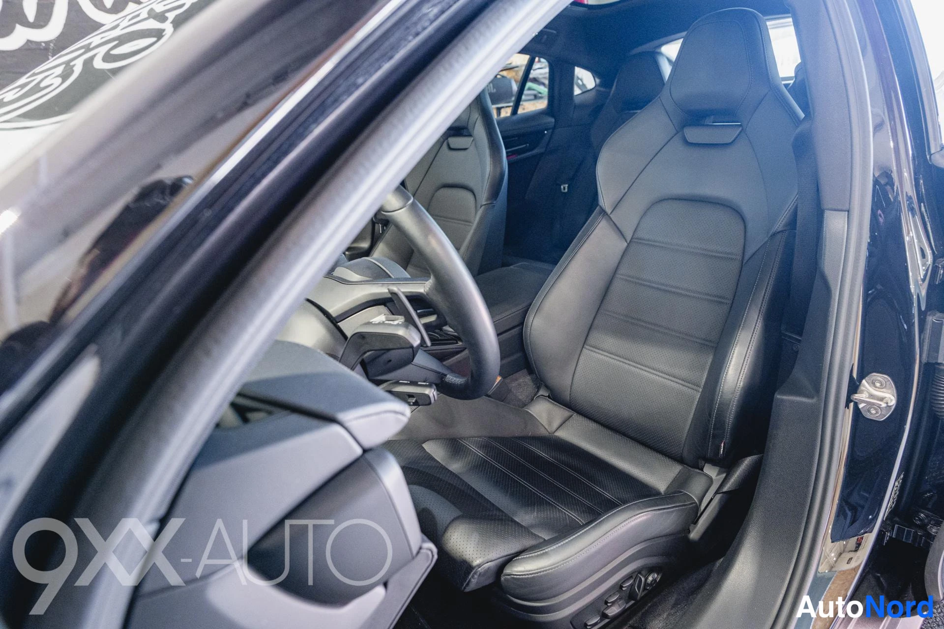 Musta Porsche Panamera 2024, ulkokuva 13