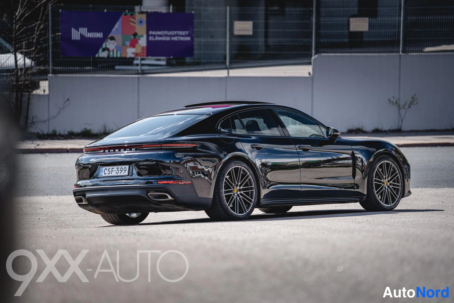 Musta Porsche Panamera 2024, ulkokuva 6