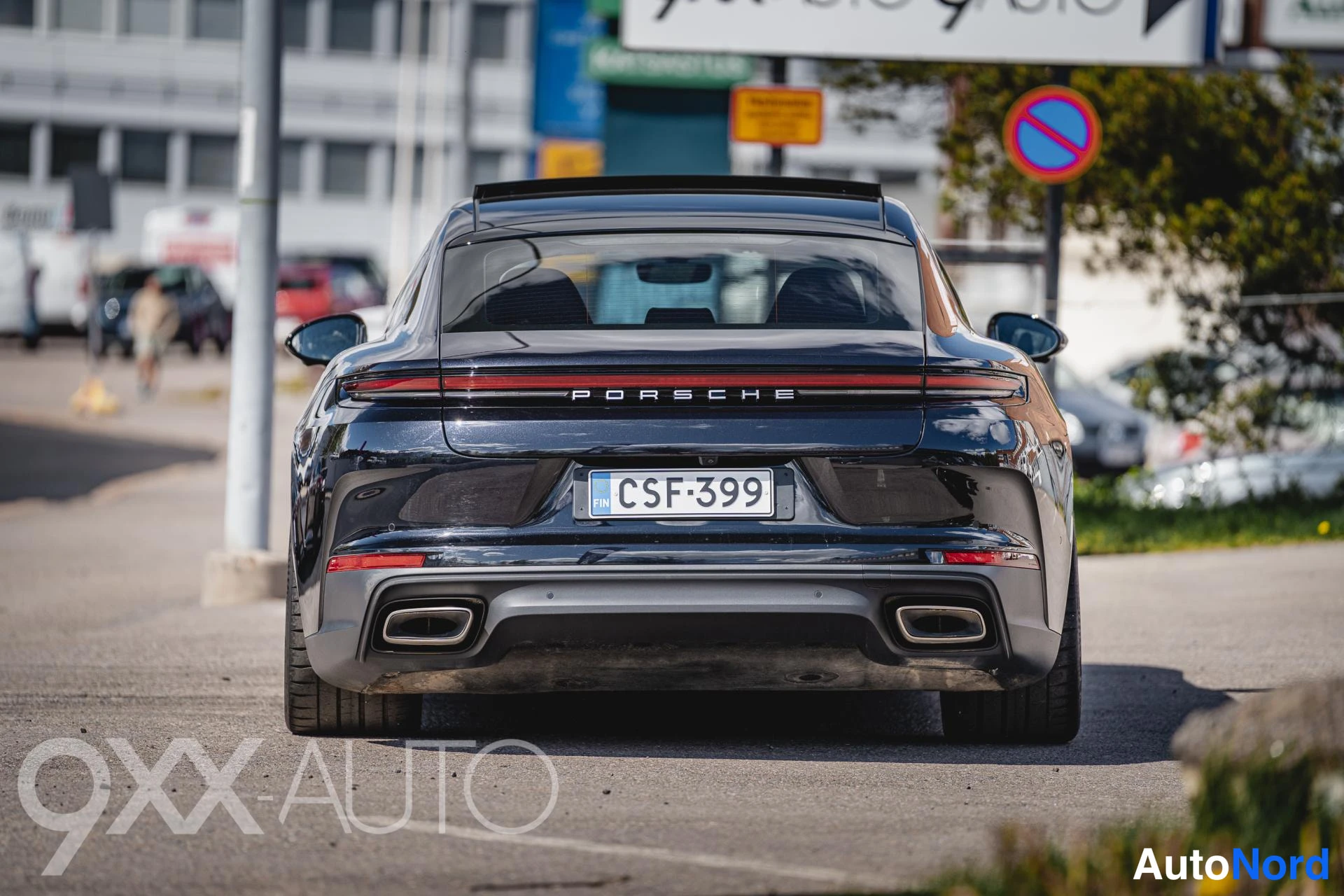 Musta Porsche Panamera 2024, ulkokuva 7