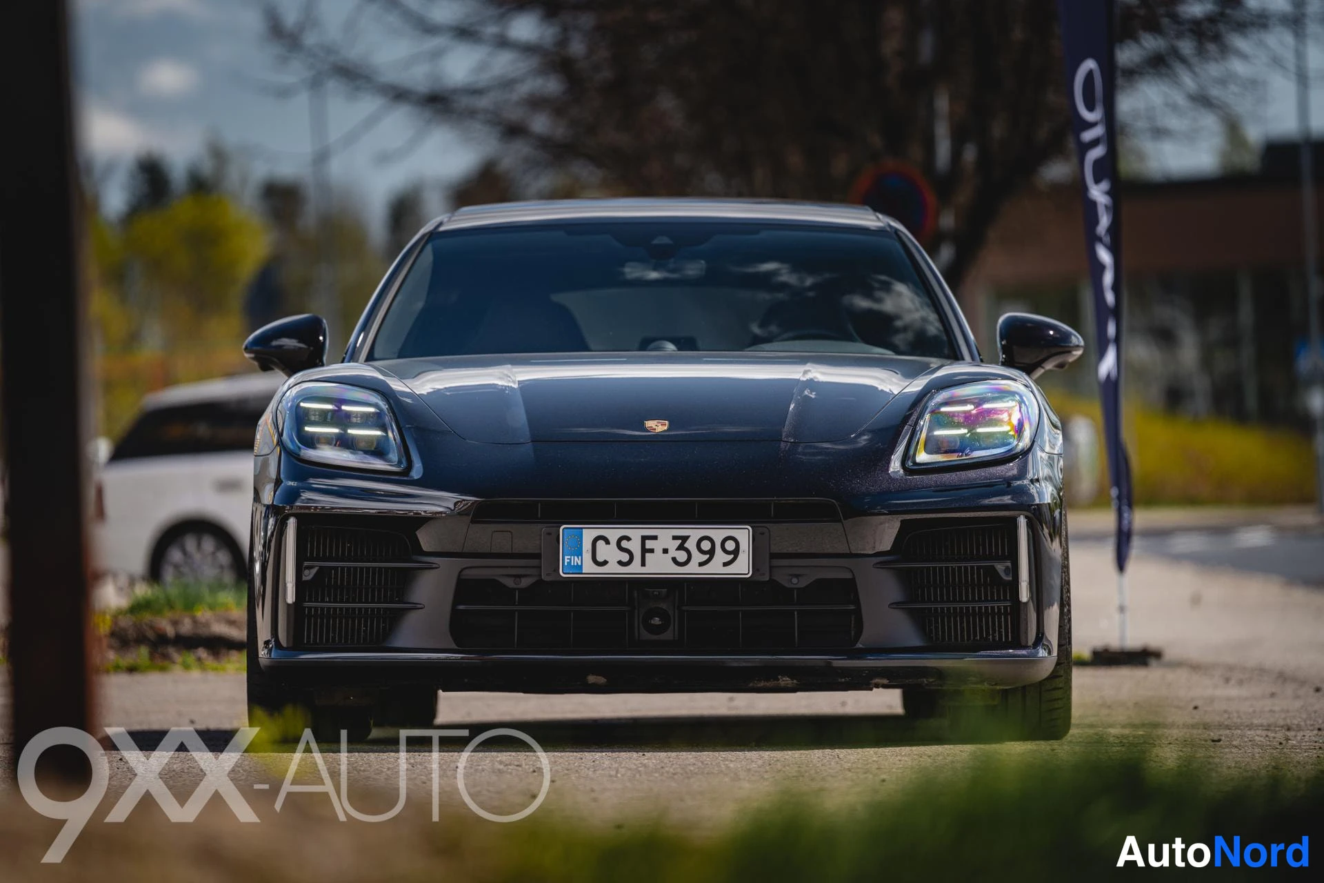 Musta Porsche Panamera 2024, ulkokuva 8