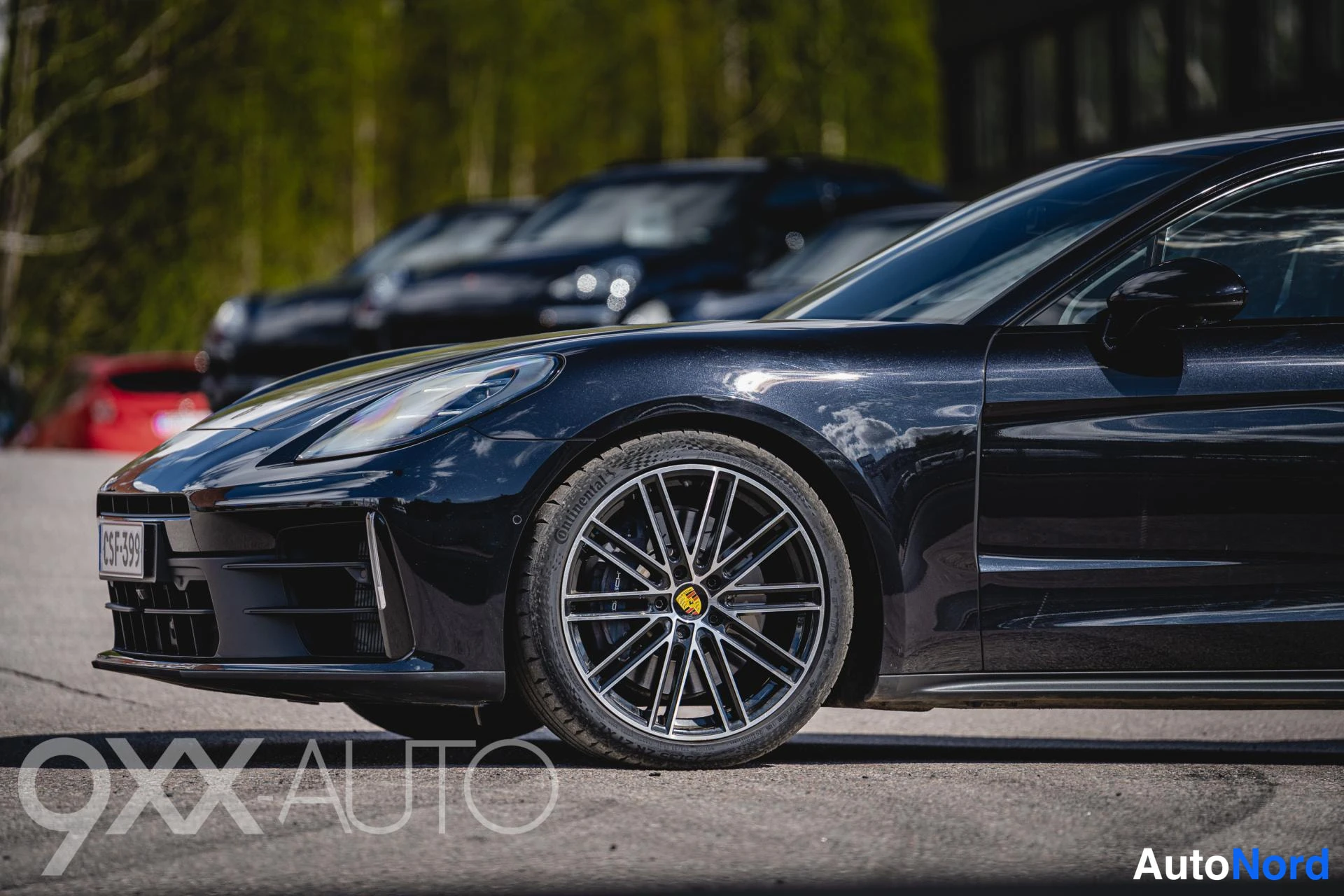 Musta Porsche Panamera 2024, ulkokuva 9