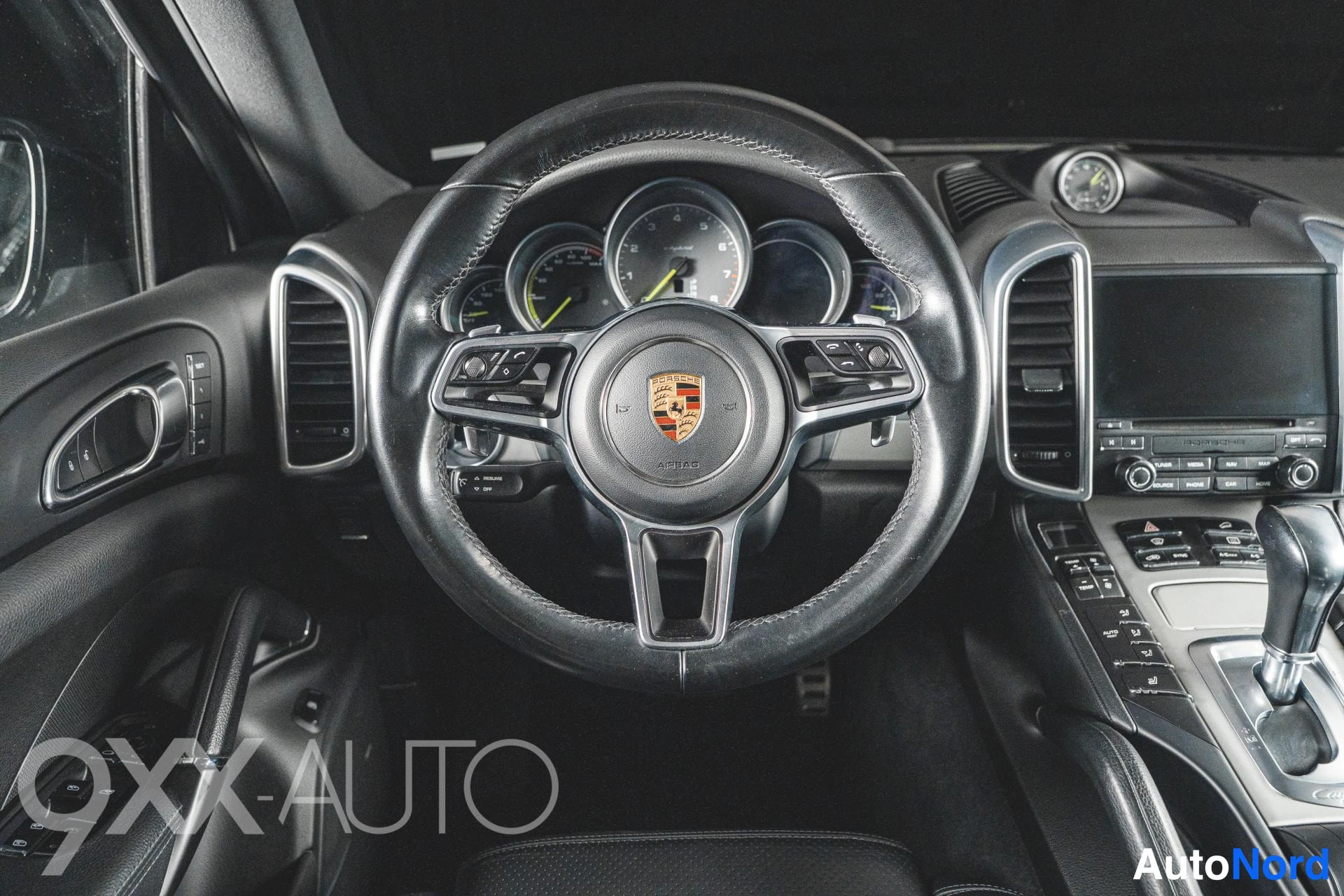 Musta Porsche Cayenne 2017, kuva 25