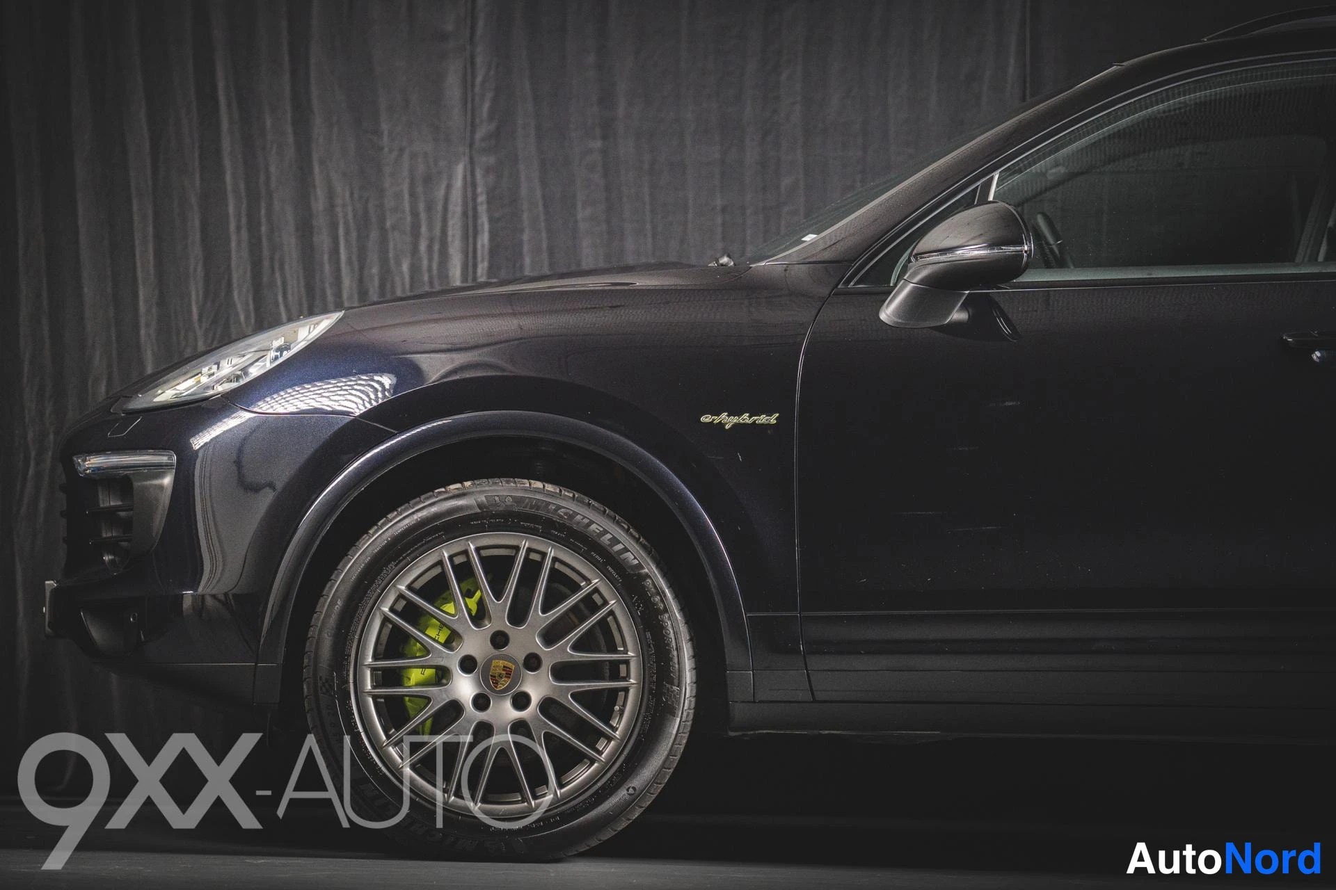 Musta Porsche Cayenne 2017, kuva 2