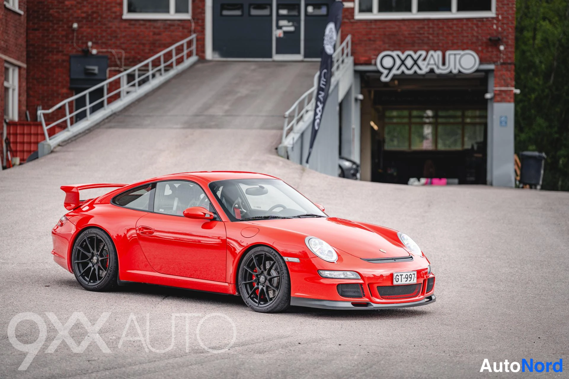 Punainen Porsche 911 2006, ulkokuva 1