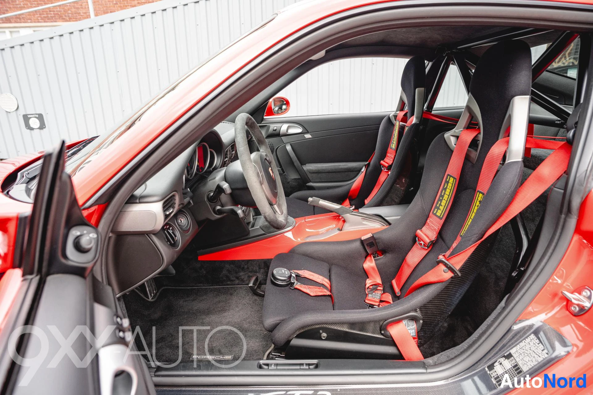 Punainen Porsche 911 2006, ulkokuva 13