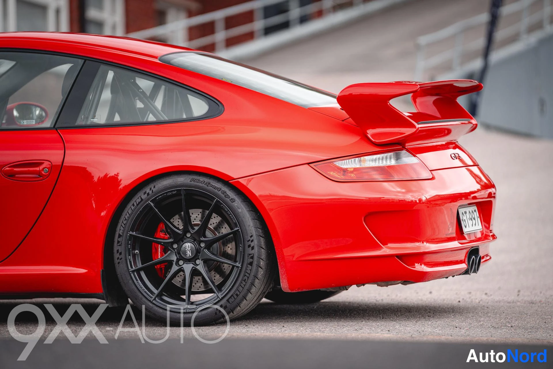 Punainen Porsche 911 2006, ulkokuva 7