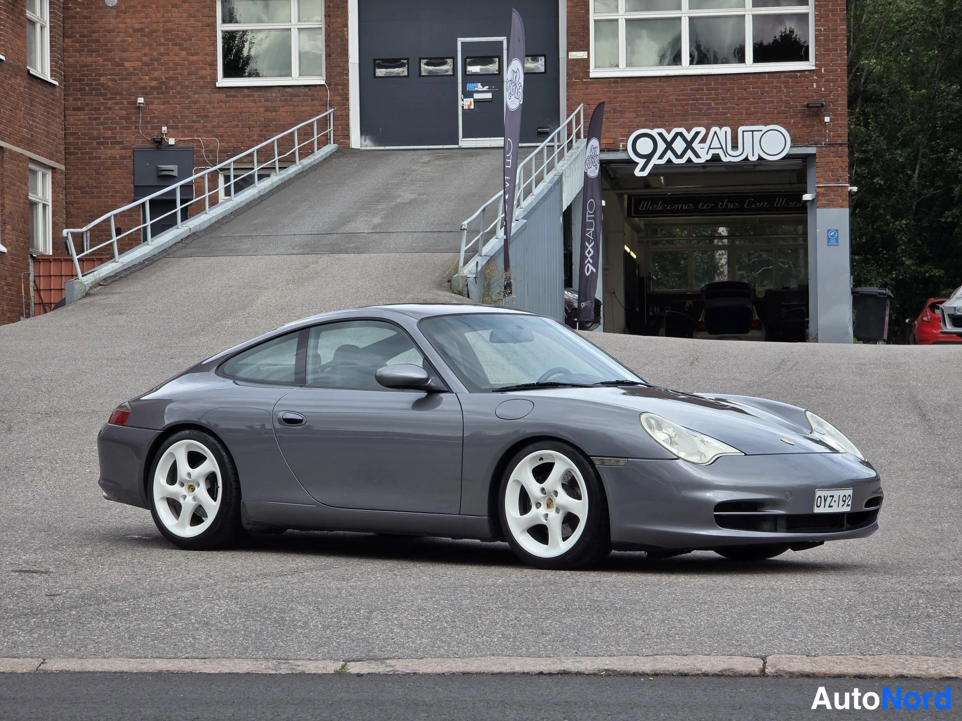 Harmaa Porsche 911 2002, ulkokuva 1