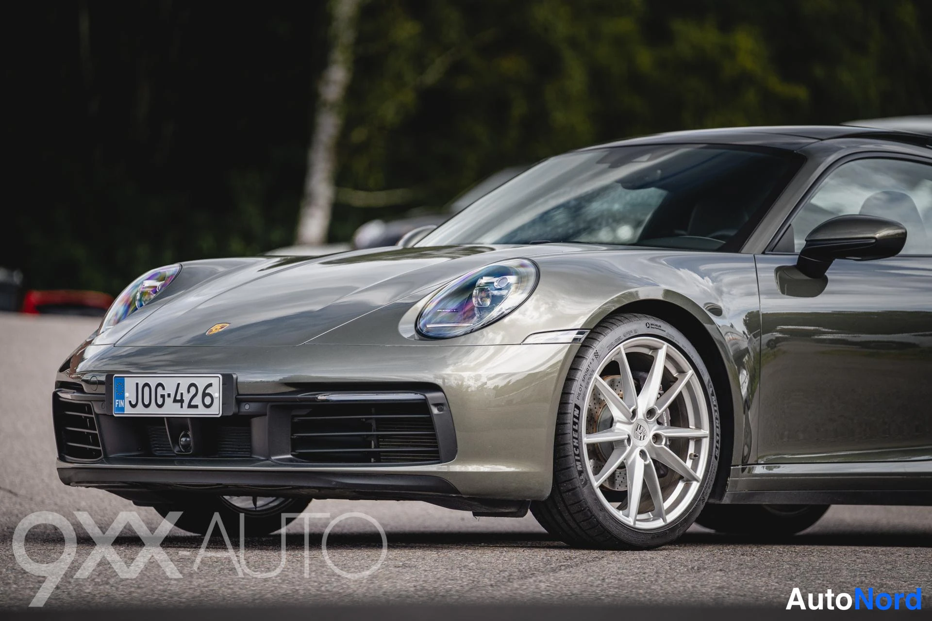 Vihreä Porsche 911 2021, ulkokuva 7